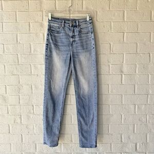American Eagle Jeans Size 00 Light Wash Straight Leg MidRise Stretch Fit 5Pocket